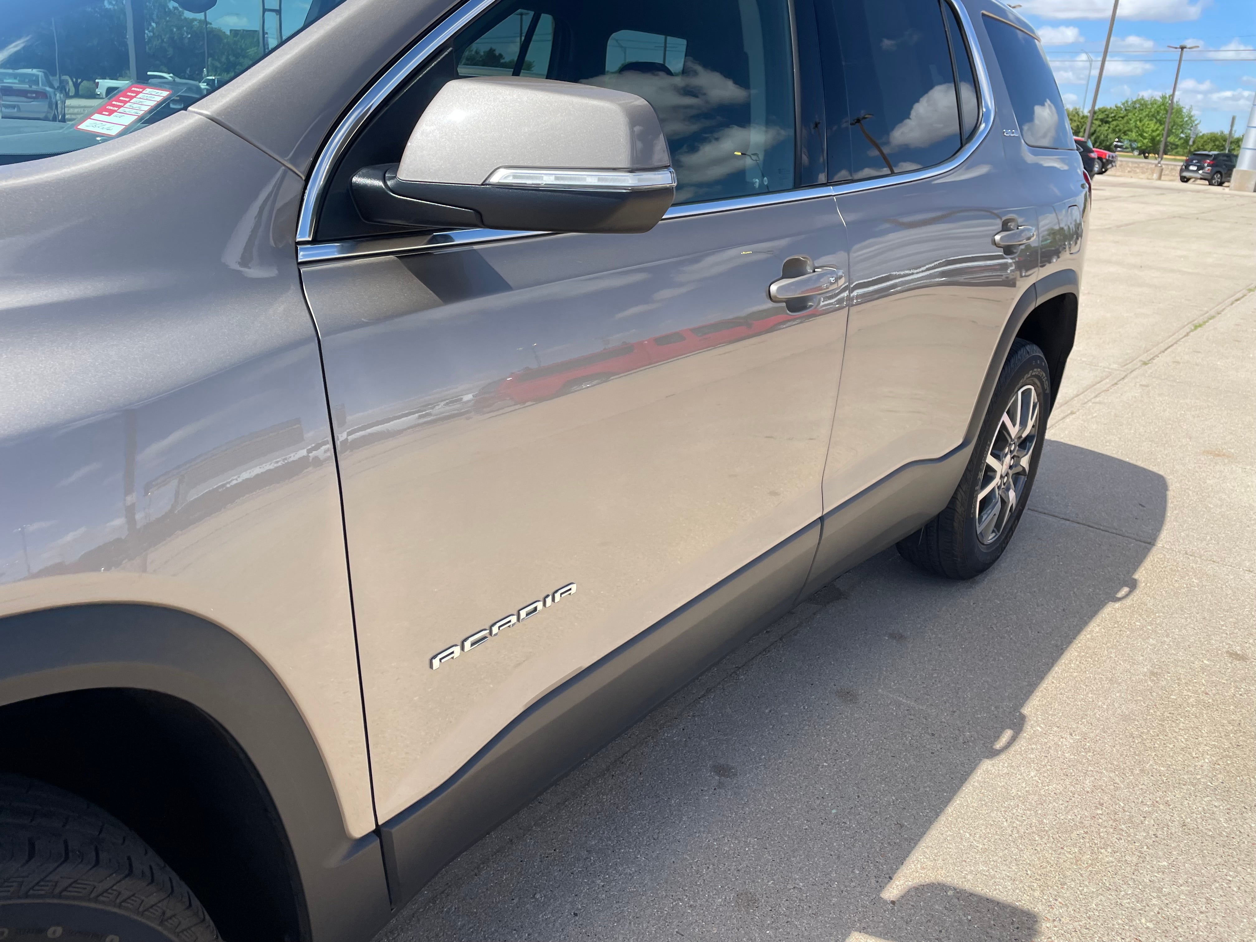 2023 GMC Acadia SLE